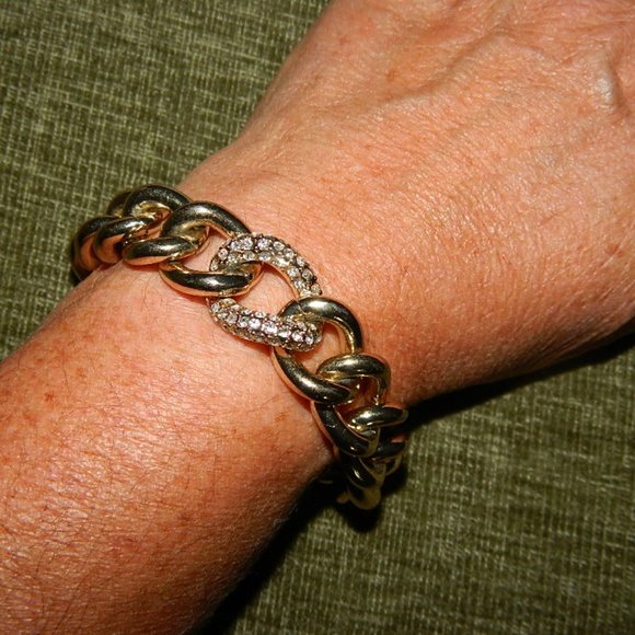VTG Victoria's Secret Angel Wing Chain Link Toggle Bracelet LTD ED w/Org.box EUC - Picture 8 of 15